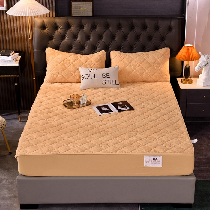 91家纺网 家纺一手货源 找家纺 豪选家纺 2026新款保暖羊羔绒夹棉床笠床垫保护套 驼色