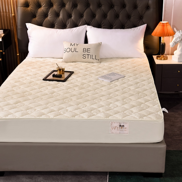 91家纺网 家纺一手货源 找家纺 豪选家纺 2026新款保暖羊羔绒夹棉床笠床垫保护套 米黄