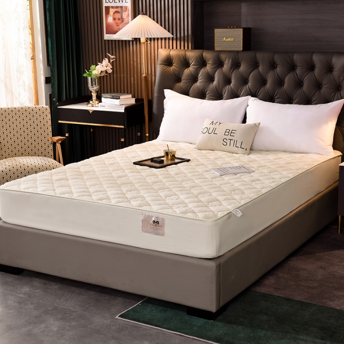 91家纺网 家纺一手货源 找家纺 豪选家纺 2026新款保暖羊羔绒夹棉床笠床垫保护套 米黄