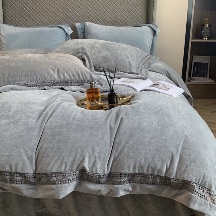 91家纺网 家纺一手货源 找家纺 榻尚 2023新款婴儿绒牛奶绒纯色镂空高端绒四件套 银河灰