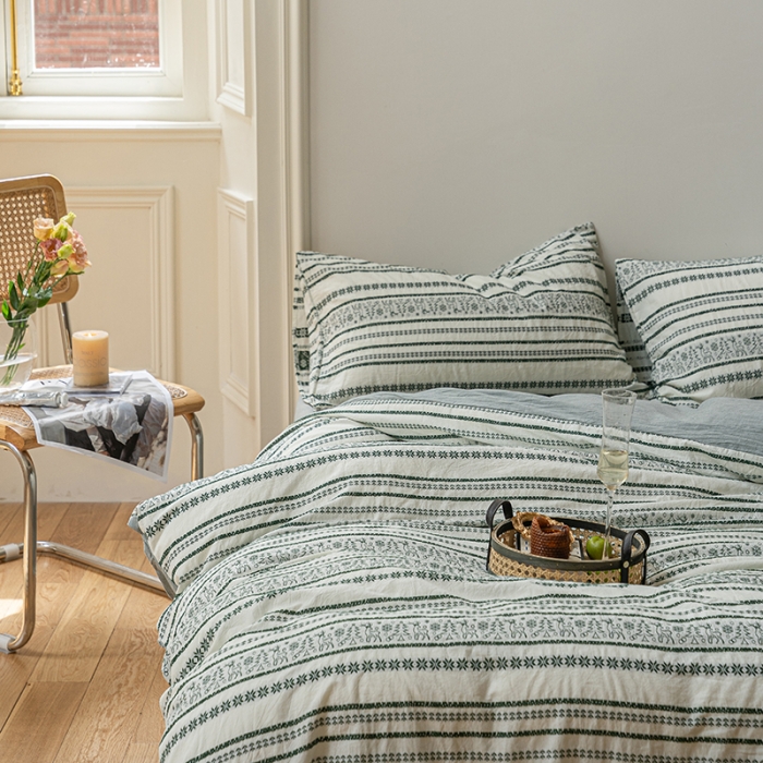 91家纺网 家纺一手货源 找家纺 恋恋三季色织提花工艺款林深时见鹿系列四件套棚拍图墨绿