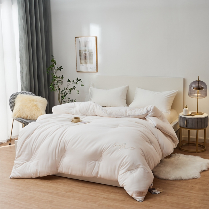 91家纺网 家纺一手货源 找家纺 （总）慕尚 2022新款磨毛镶钻大豆冬被冷色调