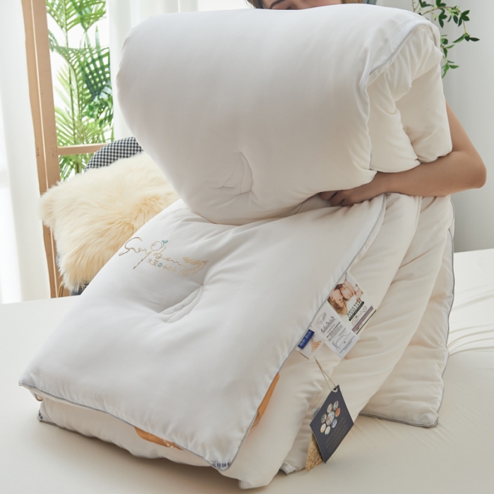 91家纺网 家纺一手货源 找家纺 慕尚 2022新款磨毛镶钻大豆冬被冷色调 大豆白