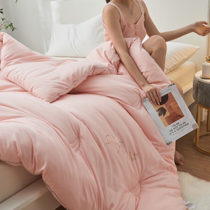 91家纺网 家纺一手货源 找家纺 慕尚 2022新款磨毛镶钻大豆冬被冷色调 大豆粉