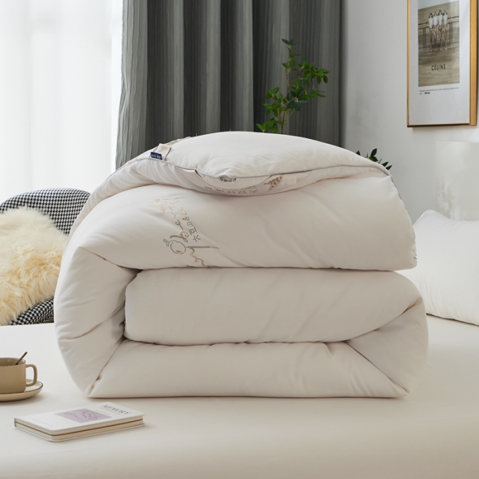 91家纺网 家纺一手货源 找家纺 慕尚 2022新款磨毛镶钻大豆冬被冷色调 大豆白