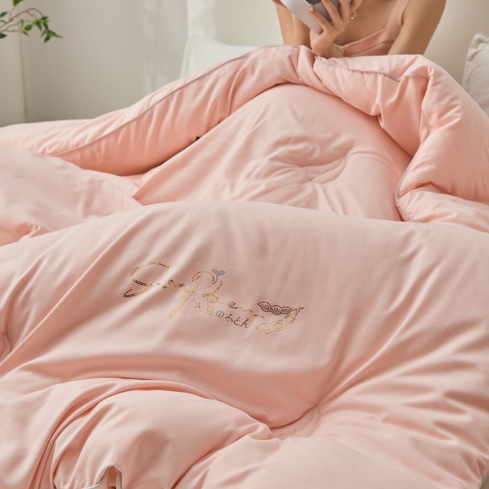 91家纺网 家纺一手货源 找家纺 慕尚 2022新款磨毛镶钻大豆冬被暖色调 大豆粉