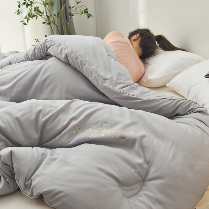 91家纺网 家纺一手货源 找家纺 慕尚 2022新款磨毛镶钻大豆冬被暖色调 大豆灰