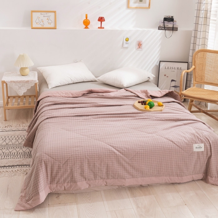 91家纺网 家纺一手货源 找家纺 简色坊2023新款简约风夏凉被 新粉格