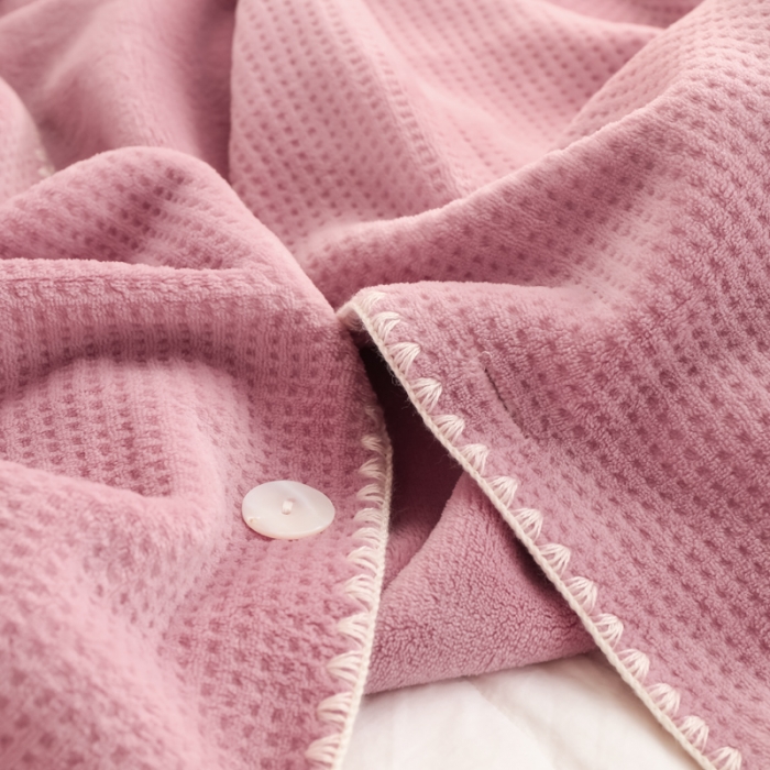 91家纺网 家纺一手货源 找家纺 羋多家纺 2023新款双层牛奶绒华夫格复合毯梦幻粉