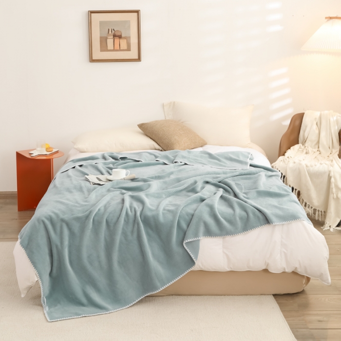 91家纺网 家纺一手货源 找家纺 羋多家纺 2023新款双层牛奶绒华夫格复合毯莫兰迪灰