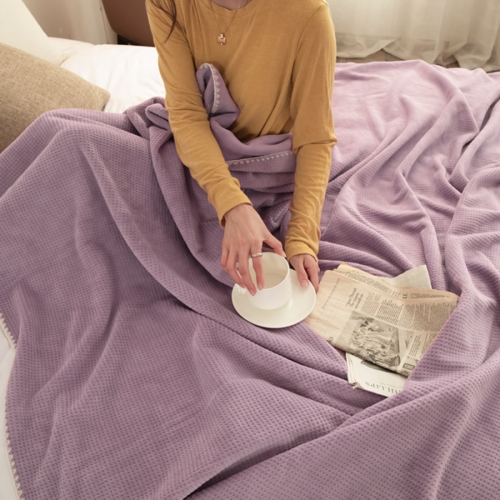 91家纺网 家纺一手货源 找家纺 羋多家纺 2023新款双层牛奶绒华夫格复合毯莫奈紫