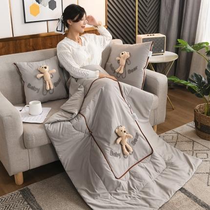 91家纺网 家纺一手货源 找家纺 雷娜 2021新款四季款立体小熊抱枕被小熊灰