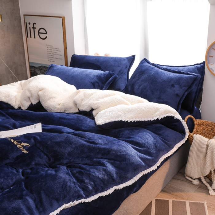 91家纺网 家纺一手货源 找家纺 简爱家纺 2025新款法莱绒羊羔绒四件套 回忆-藏青