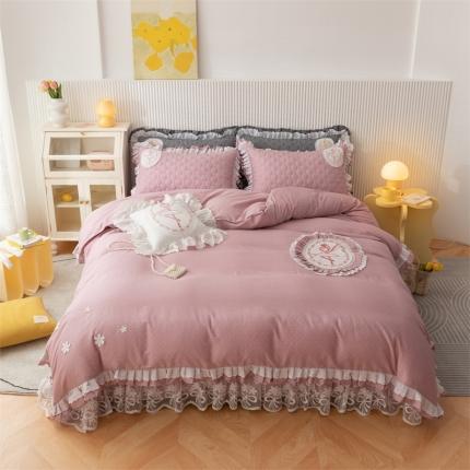 91家纺网 家纺一手货源 找家纺 菊上家纺 2021新款全棉贴布绣花花边床盖四件套 伊莲-粉