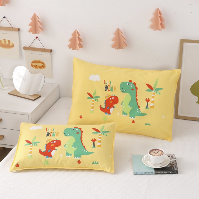 91家纺网 家纺一手货源 找家纺 吉咪兔家纺 2022新款13372纯棉卡通定位枕套恐龙兄弟黄