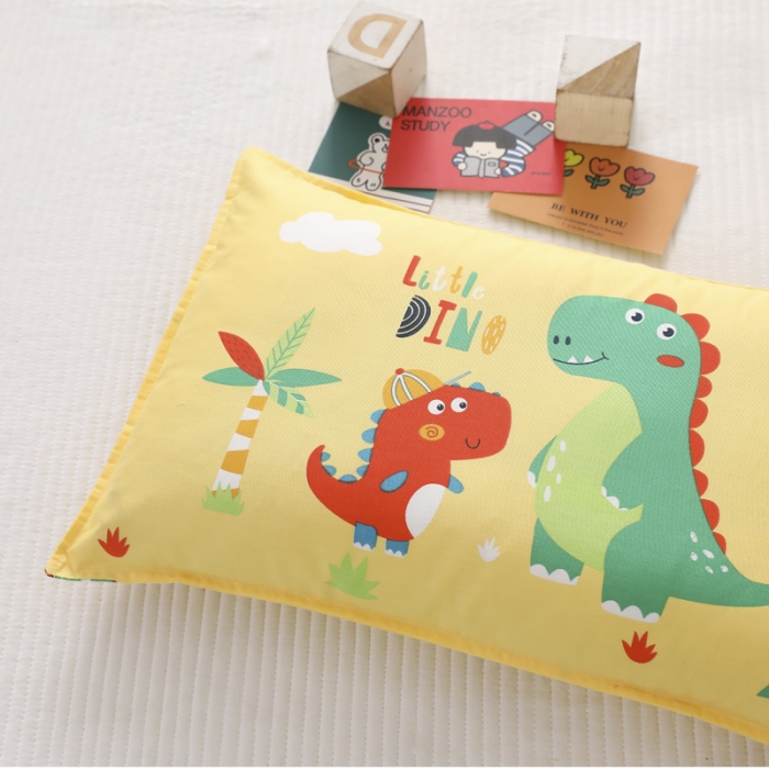 91家纺网 家纺一手货源 找家纺 吉咪兔家纺 2022新款13372纯棉卡通定位枕套恐龙兄弟黄