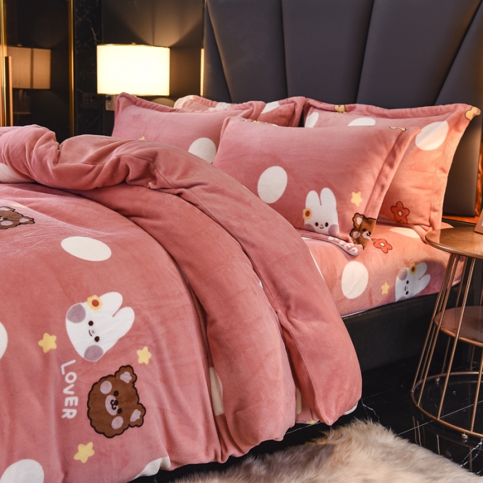 91家纺网 家纺一手货源 找家纺 锦罗绣 2021新款牛奶绒印花四件套 粉底小兔