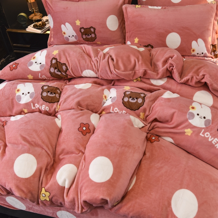 91家纺网 家纺一手货源 找家纺 锦罗绣 2021新款牛奶绒印花四件套 粉底小兔