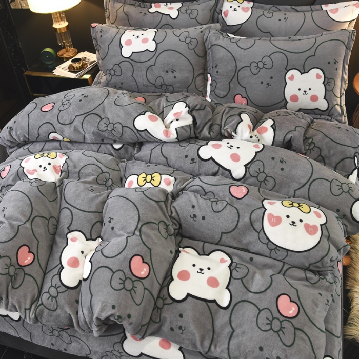 91家纺网 家纺一手货源 找家纺 锦罗绣 2021新款牛奶绒印花四件套 趴趴熊