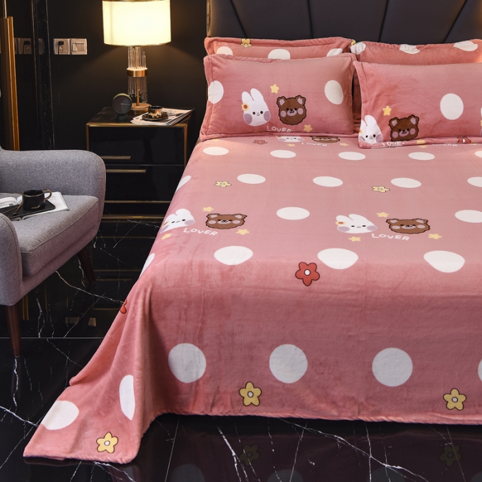 91家纺网 家纺一手货源 找家纺 锦罗绣 2021新款牛奶绒印花单品床单 粉底小兔