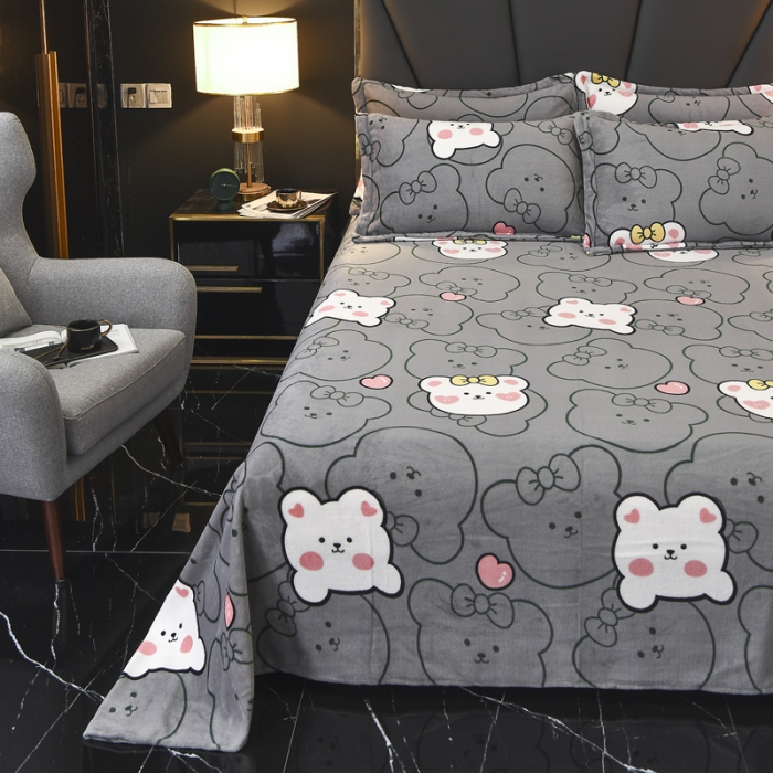 91家纺网 家纺一手货源 找家纺 锦罗绣 2021新款牛奶绒印花单品床单 趴趴熊