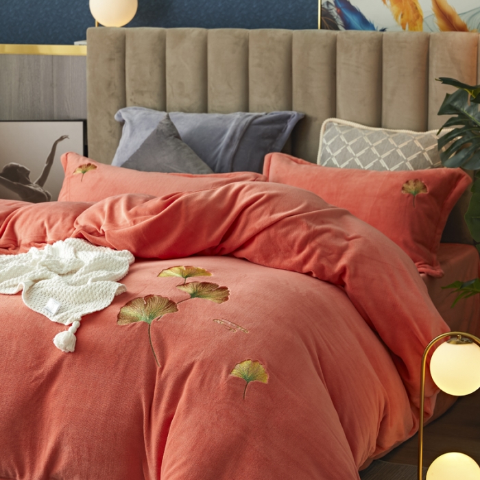 91家纺网 家纺一手货源 找家纺 锦罗绣 2021新款牛奶绒绣花四件套 枫叶红