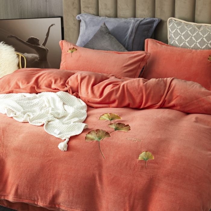 91家纺网 家纺一手货源 找家纺 锦罗绣 2021新款牛奶绒绣花四件套 枫叶红