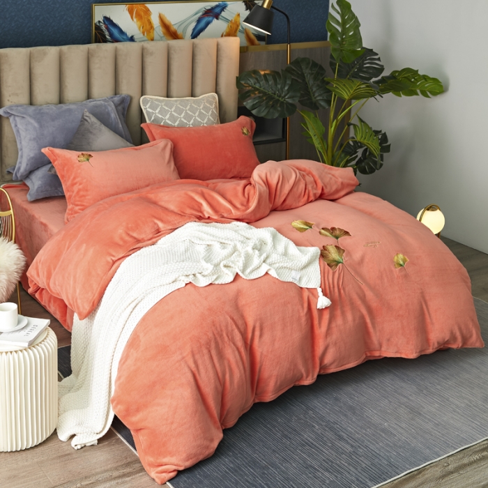 91家纺网 家纺一手货源 找家纺 锦罗绣 2021新款牛奶绒绣花四件套 枫叶红