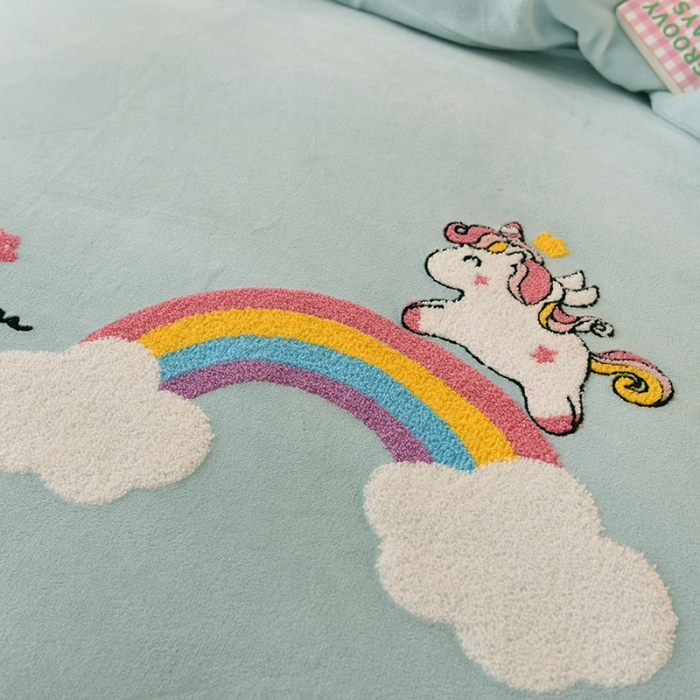 91家纺网 家纺一手货源 找家纺 包小包2023新款独角兽法莱绒牛奶绒三拼四件套冰湖蓝