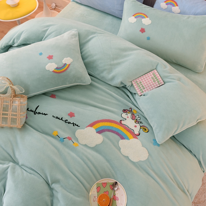 91家纺网 家纺一手货源 找家纺 包小包2023新款独角兽法莱绒牛奶绒三拼四件套冰湖蓝