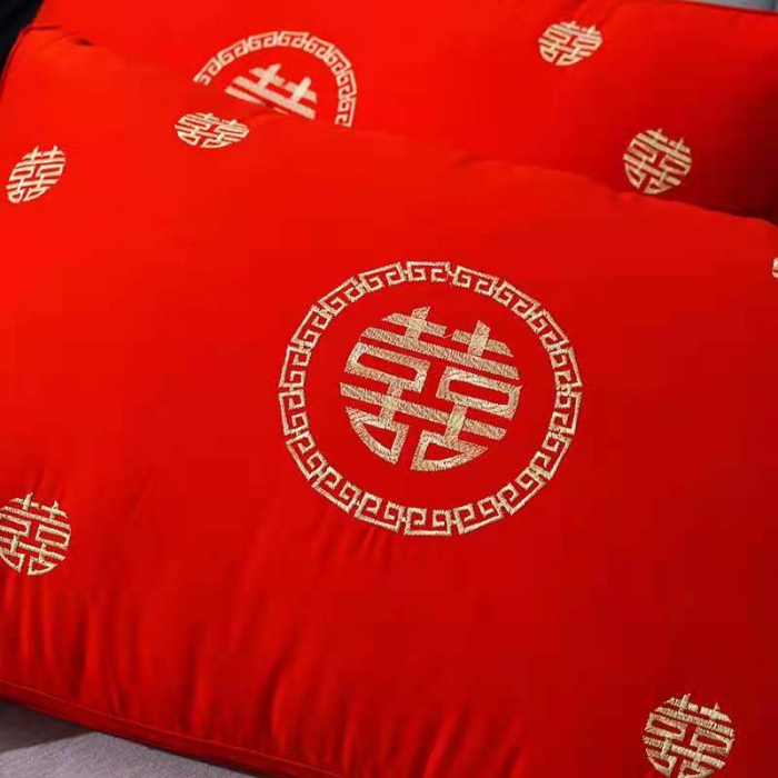91家纺网 家纺一手货源 找家纺 新丽佳家纺 2021新款全棉立体羽丝绒婚庆枕芯 红色