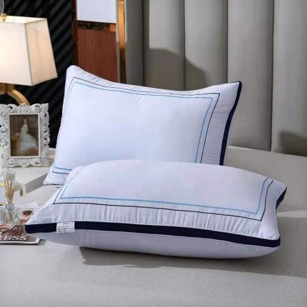 91家纺网 家纺一手货源 找家纺 新丽佳家纺2021全棉立体羽丝绒枕头枕芯立体蓝边1000克