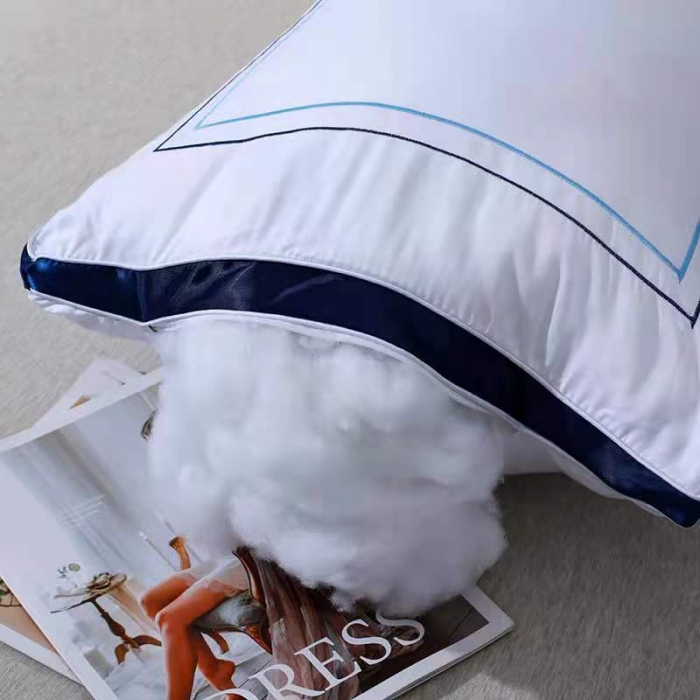 91家纺网 家纺一手货源 找家纺 新丽佳家纺2021全棉立体羽丝绒枕头枕芯立体蓝边1000克