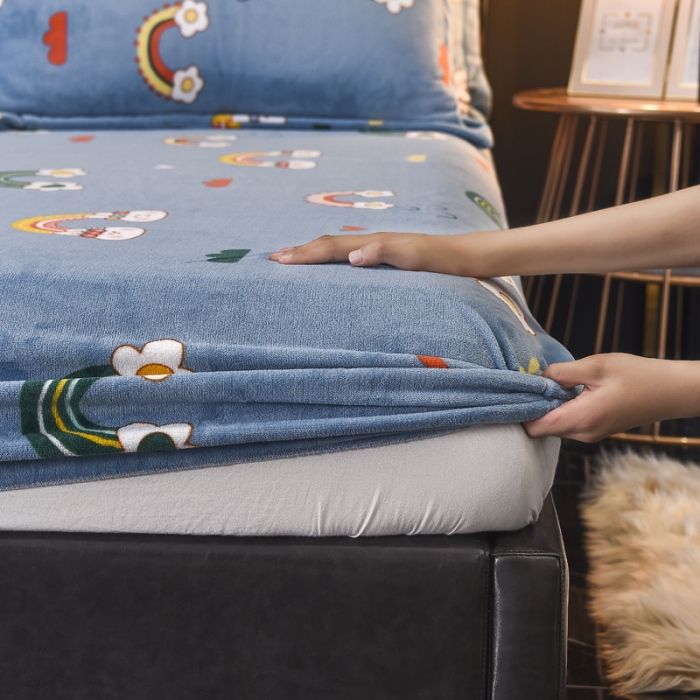 91家纺网 家纺一手货源 找家纺 锦罗绣 2021新款牛奶绒印花单品床笠彩虹