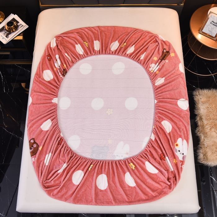 91家纺网 家纺一手货源 找家纺 锦罗绣 2021新款牛奶绒印花单品床笠粉底小兔