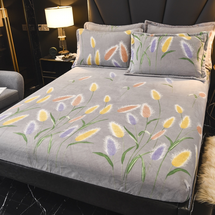 91家纺网 家纺一手货源 找家纺 锦罗绣 2021新款牛奶绒印花单品床笠狼尾草