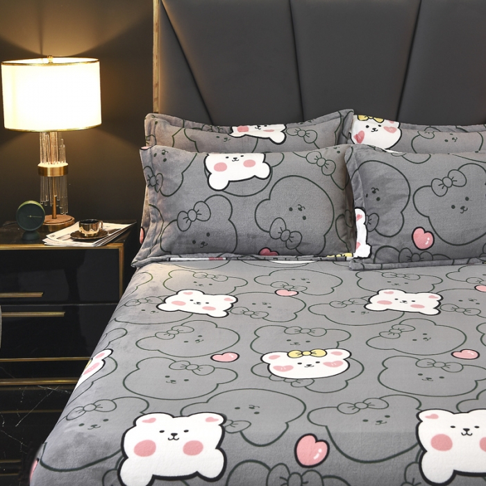 91家纺网 家纺一手货源 找家纺 锦罗绣 2021新款牛奶绒印花单品床笠趴趴熊