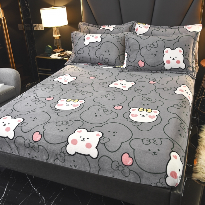 91家纺网 家纺一手货源 找家纺 锦罗绣 2021新款牛奶绒印花单品床笠趴趴熊