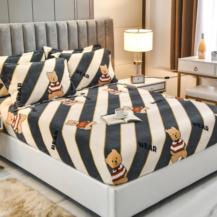 91家纺网 家纺一手货源 找家纺 锦罗绣 2021新款牛奶绒印花单品床笠熊宝宝