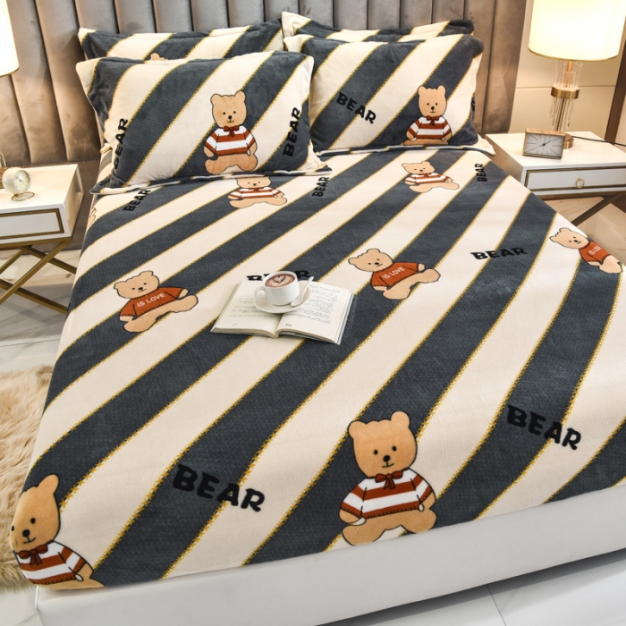 91家纺网 家纺一手货源 找家纺 锦罗绣 2021新款牛奶绒印花单品床笠熊宝宝