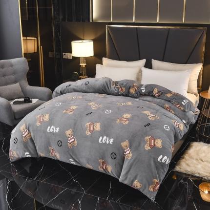 91家纺网 家纺一手货源 找家纺 锦罗绣 2021新款牛奶绒印花单品被套灰底小熊