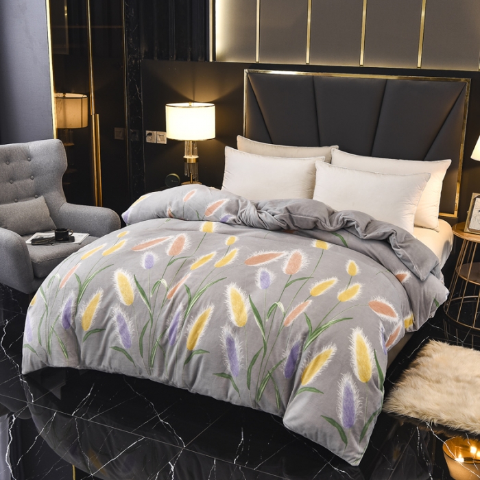 91家纺网 家纺一手货源 找家纺 锦罗绣 2021新款牛奶绒印花单品被套狼尾草