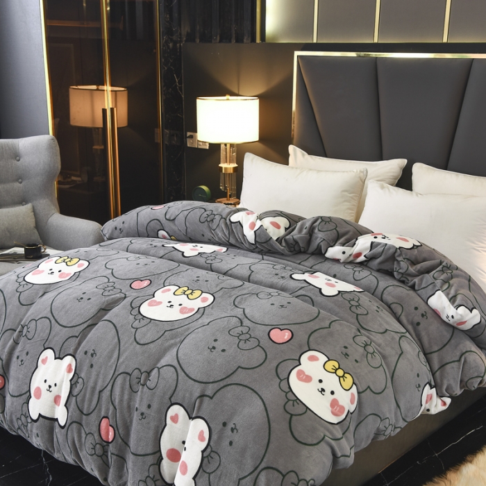 91家纺网 家纺一手货源 找家纺 锦罗绣 2021新款牛奶绒印花单品被套趴趴熊