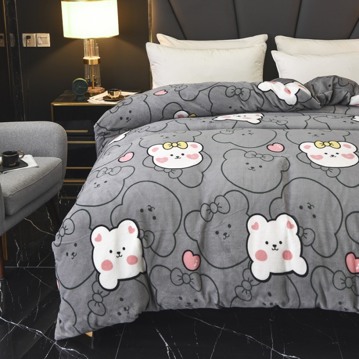 91家纺网 家纺一手货源 找家纺 锦罗绣 2021新款牛奶绒印花单品被套趴趴熊
