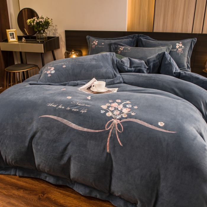 91家纺网 家纺一手货源 找家纺 绒博士 220g法莱牛奶水晶金貂魔法四件套-倾城之恋 幽蓝