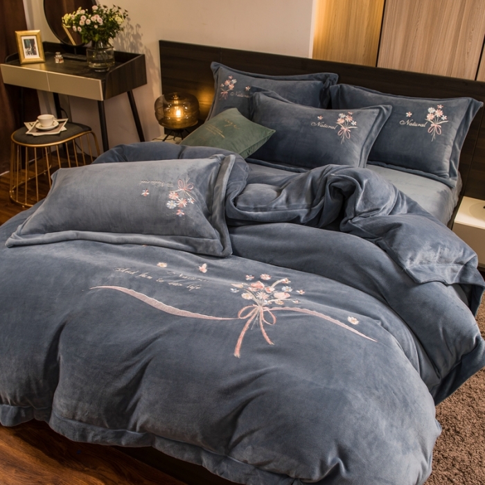 91家纺网 家纺一手货源 找家纺 绒博士 220g法莱牛奶水晶金貂魔法四件套-倾城之恋 幽蓝