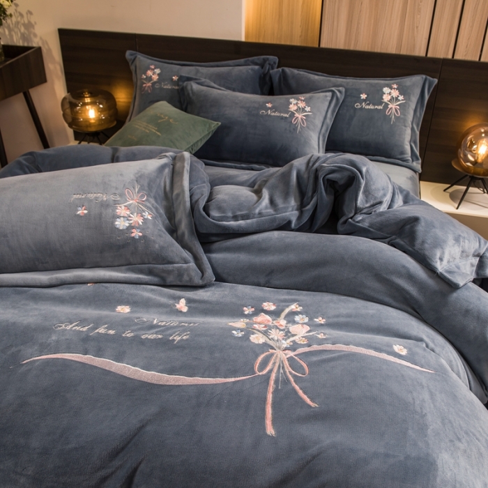 91家纺网 家纺一手货源 找家纺 绒博士 220g法莱牛奶水晶金貂魔法四件套-倾城之恋 幽蓝