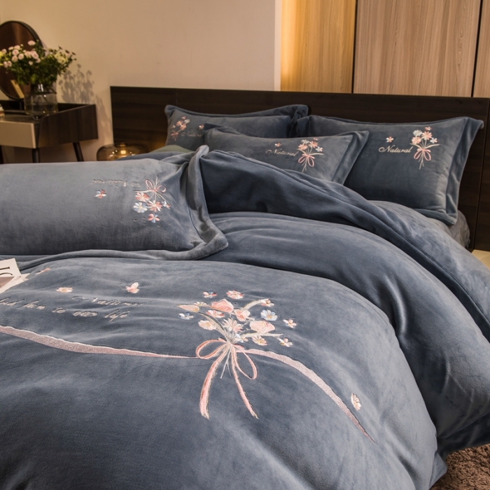 91家纺网 家纺一手货源 找家纺 绒博士 220g法莱牛奶水晶金貂魔法四件套-倾城之恋 幽蓝