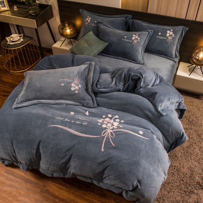 91家纺网 家纺一手货源 找家纺 绒博士 220g法莱牛奶水晶金貂魔法四件套-倾城之恋 幽蓝