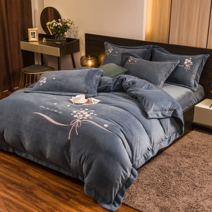 91家纺网 家纺一手货源 找家纺 绒博士 220g法莱牛奶水晶金貂魔法四件套-倾城之恋 幽蓝